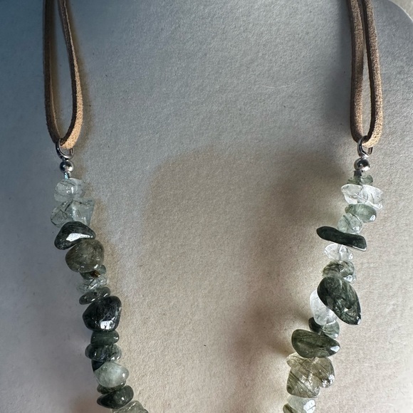 Garden Quartz Oval Pendant with Garden Quartz Chips Beads Faux Leather Necklace - Picture 10 of 16